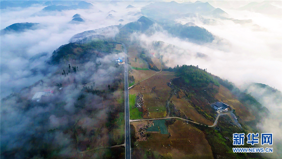 鹤峰云中公路串起高山好风光