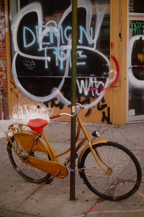 “i know your flight will go fine”
soho, nyc.
(Fuji X-T1)