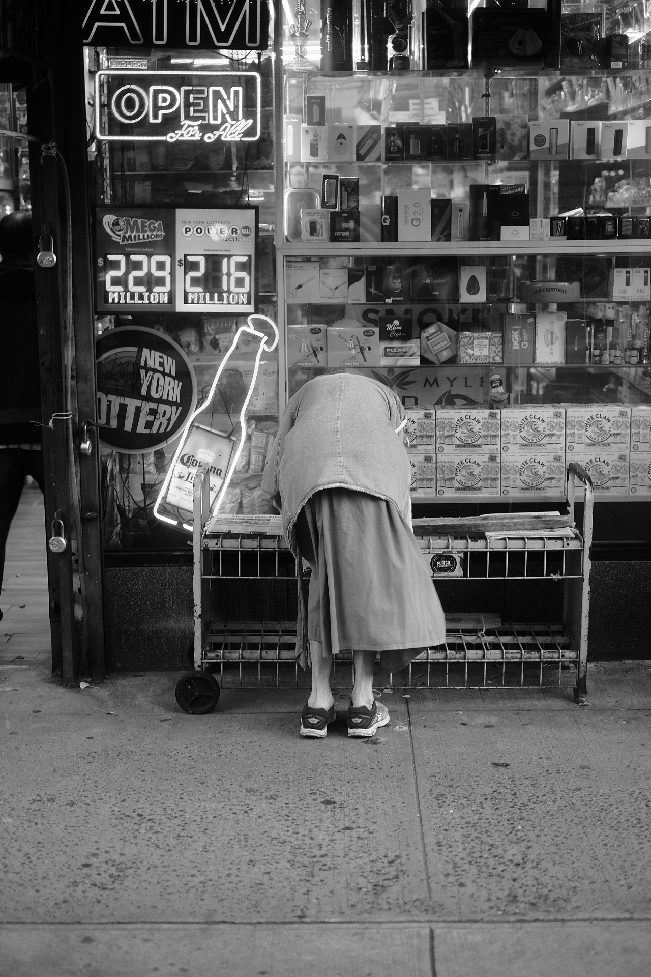 “in a room where you do what you don’t confess”
greenwich village, nyc.
(Fuji X-T1)