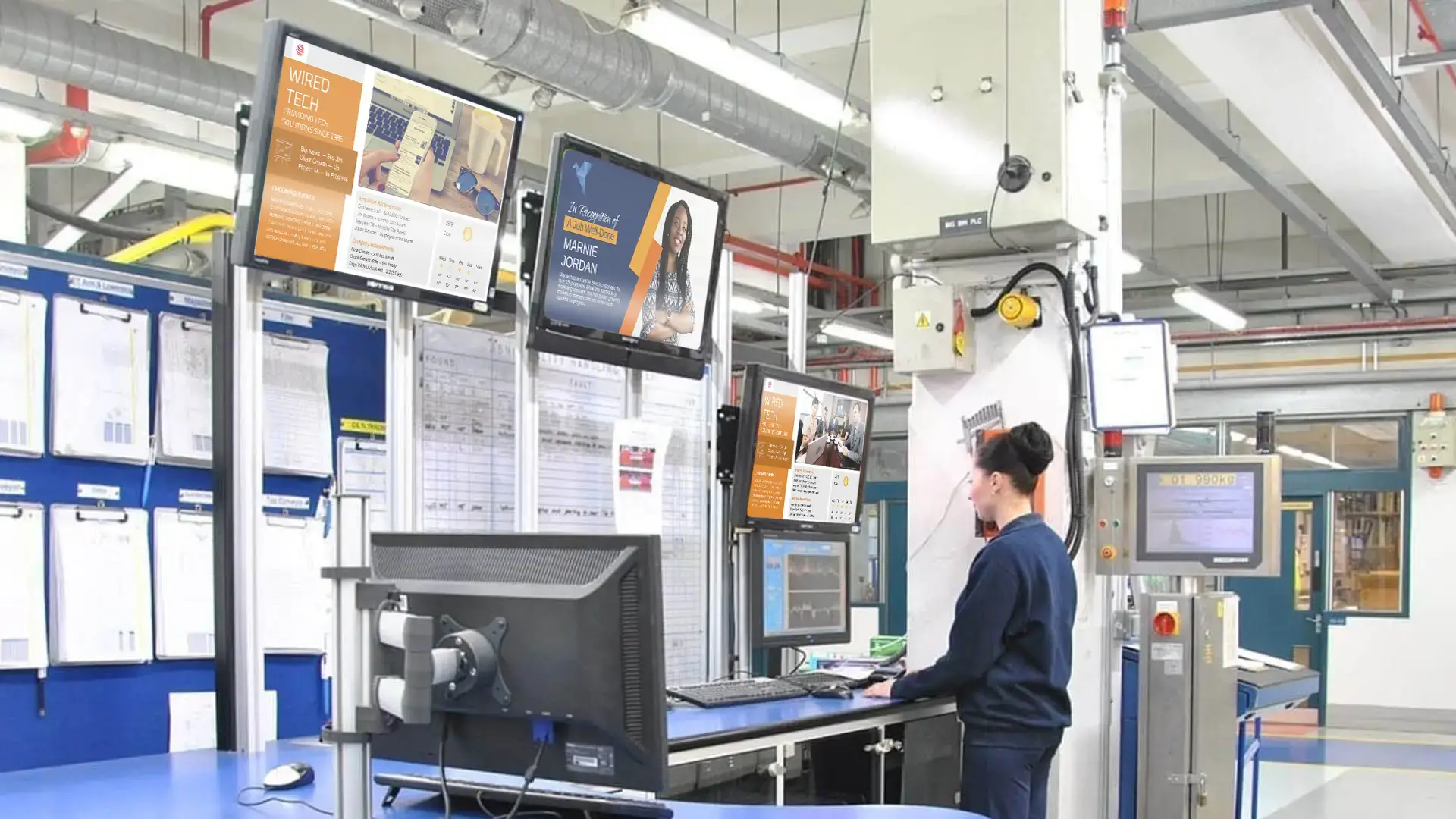 employee-communications-digital-signage-factory-employee