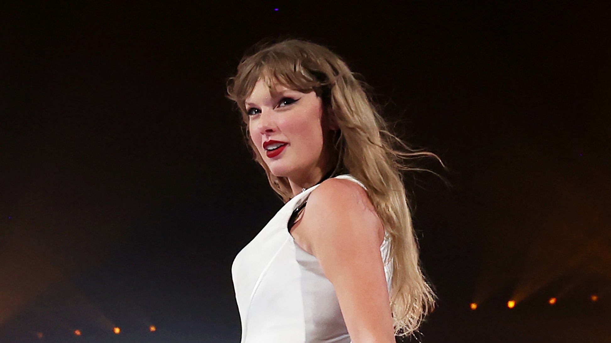 PARIS FRANCE  MAY 09  Taylor Swift performs onstage during Taylor Swift | The Eras Tour at La Defense on May 09 2024 in...