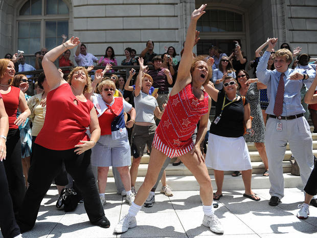 Fitness advocate Richard Simmons, wearin 