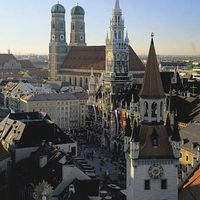 Munich, with the Church of Our Lady (background) and the New Town Hall (centre).