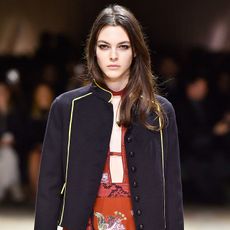 burberry-runway-fall-2016-live-stream-203332-1474307425-square