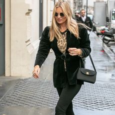 kate-moss-wearing-black-276460-1548337721245-square