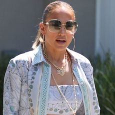 jennifer-lopez-bra-top-outfit-294808-1629253654634-square