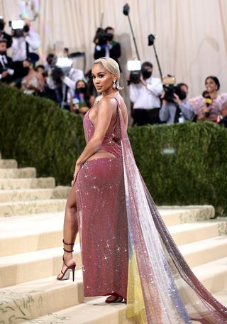 met-gala-red-carpet-looks-2021-295207-1631573599619-image