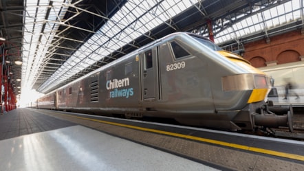 Train at London Marylebone 3 cropped