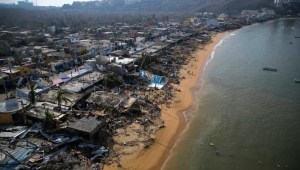 Una vista aérea de los daños causados por el paso del huracán Otis en Puerto Marqués, estado de Guerrero, México, el 28 de octubre de 2023. (Rodrigo Oropeza/AFP/Getty Images)