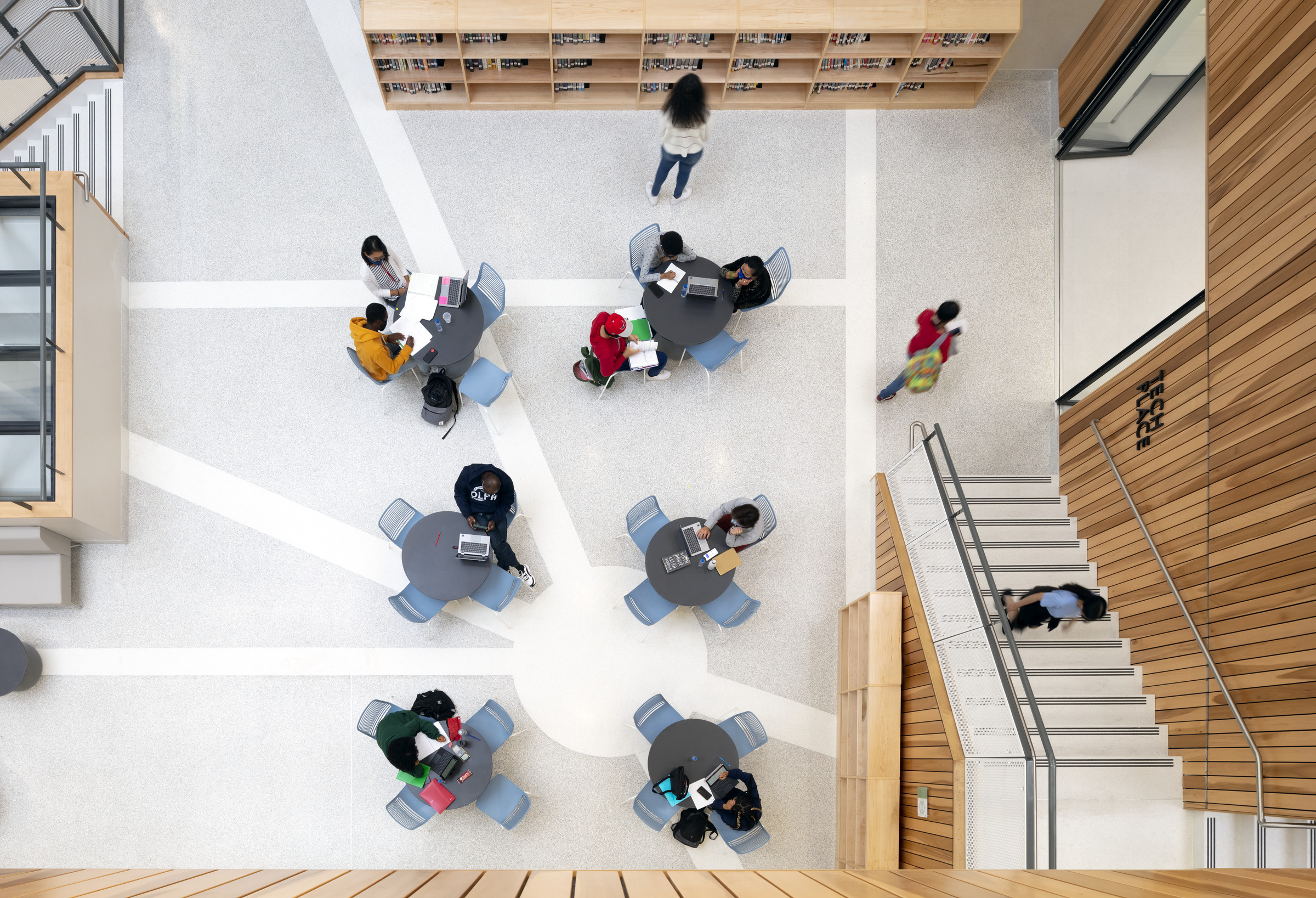 Vue aérienne d'un espace de travail du lycée Banneker.