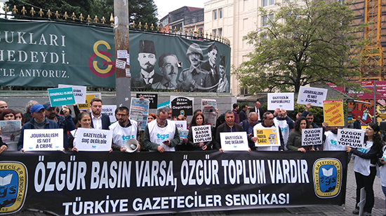 Journalists protest Turkey's crackdown on the media in central Istanbul's Galatasaray Square on World Press Freedom Day, May 3, 2016. The banner reads, "There is a free society if there is a free press." (CPJ/Özgür Öğret)