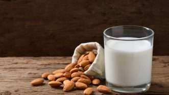 almondmilk_1161x653 | Toon Sang / Dreamstime.com