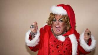 Drag queen in Santa hat | Effatum / Dreamstime.com