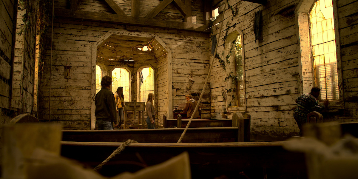 The Pogues find the Cross of Santo Domingo in an abandoned church.