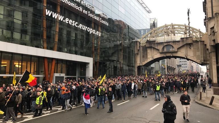 Plus de 1000 personnes à la marche contre le pacte de Marrakech à Bruxelles