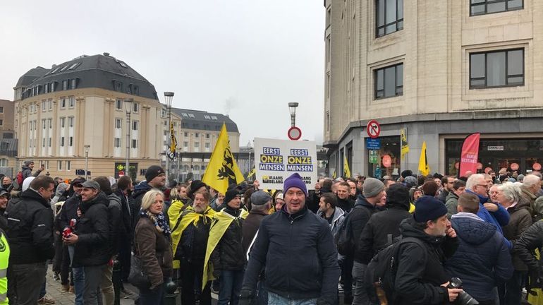 Plus de 1000 personnes à la marche contre le pacte de Marrakech à Bruxelles