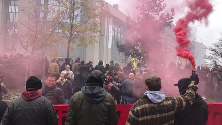 Plusieurs milliers de personnes à la marche contre le pacte de Marrakech à Bruxelles