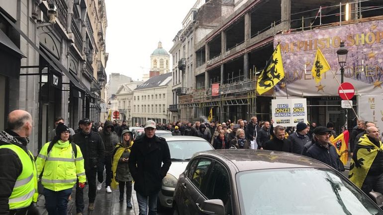 Plus de 1000 personnes à la marche contre le pacte de Marrakech à Bruxelles