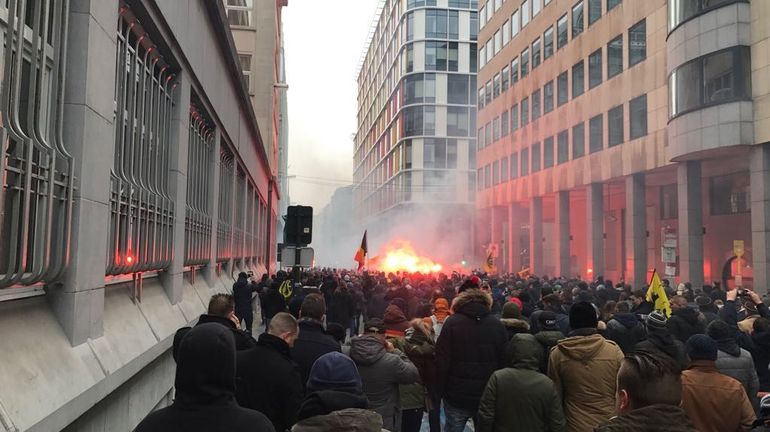 Plus de 1000 personnes à la marche contre le pacte de Marrakech à Bruxelles