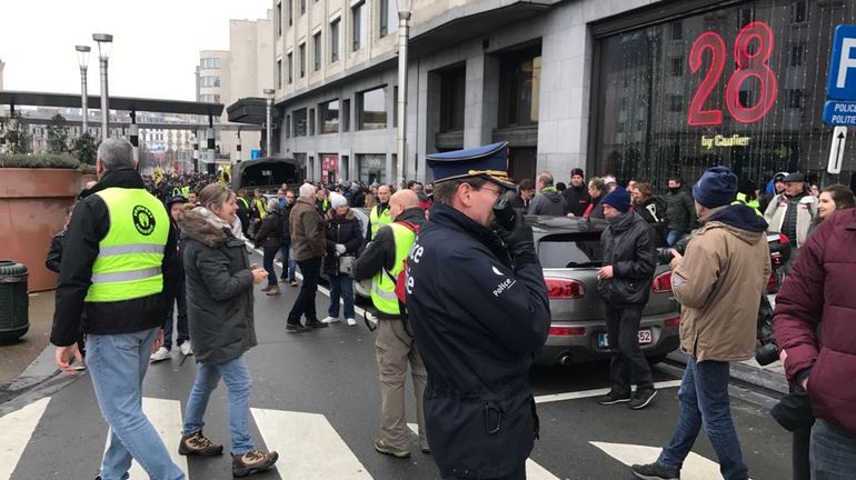 Plus de 1000 personnes à la marche contre le pacte de Marrakech à Bruxelles