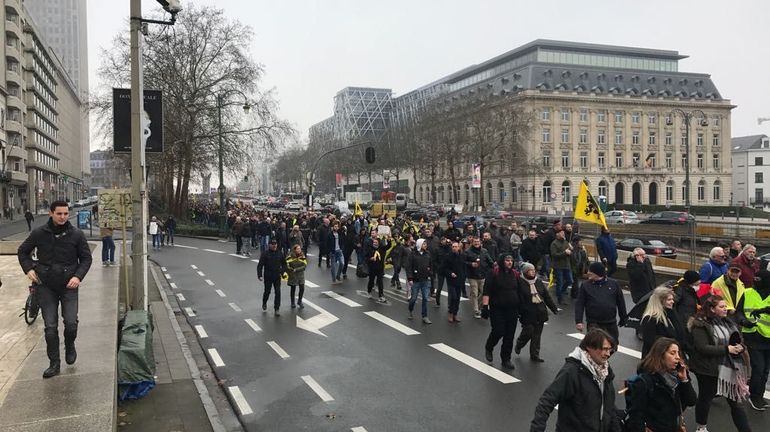 Plus de 1000 personnes à la marche contre le pacte de Marrakech à Bruxelles