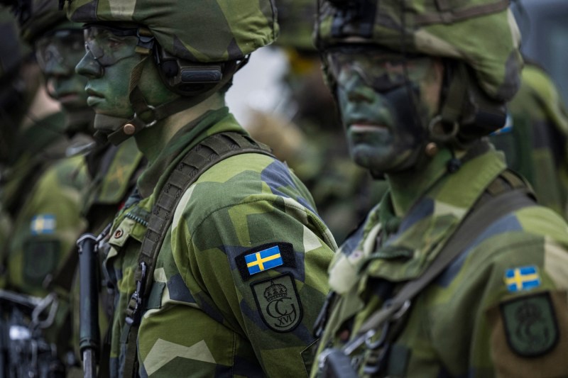 Soldiers from the 13th Counterintelligence Battalion, 2nd Reconnaissance Platoon, of the Swedish Armed Forces participate in military exercise in Kungsangen, Sweden, on Feb. 27.