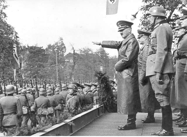 Un défilé militaire de l'armée nazie pendant la seconde guerre mondiale en Pologne