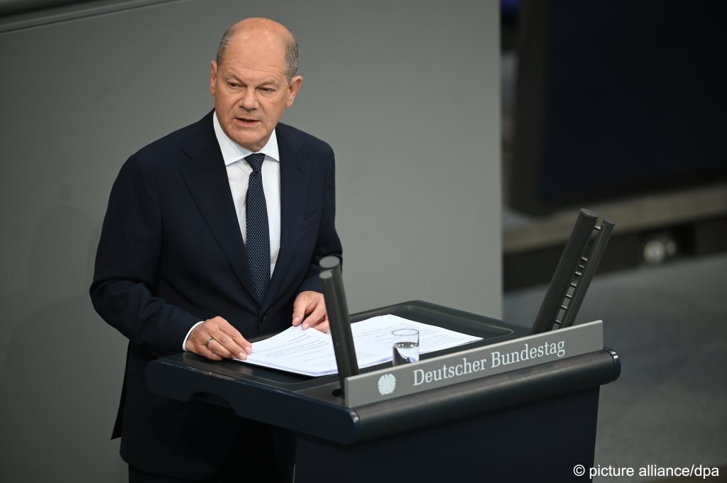 Critics of German Chancellor Olaf Scholz say he is responding to a growing wave of populist, anti-immigrant sentiment among Germans one year before he will be up for reelection | Photo: picture alliance / dpa / Sabina Crisan