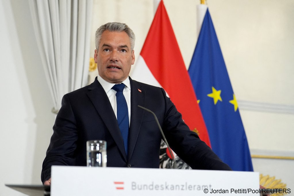 Austrian Chancellor Nehammer expressed his support of Greece | Photo: Jordan Pettit/Pool / Reuters