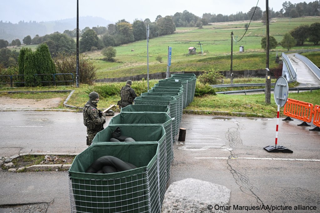 From file: Temporary barriers at Poland's borders were errected in 2023 to increase the number of checks | Photo: Omar Marques / Anadolu Agency / picture alliance