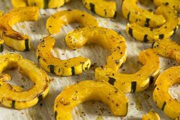 Roasted delicata squash, a healthy Thanksgiving recipe.