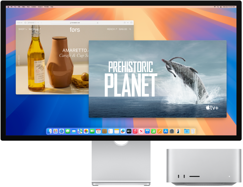 Mac Studio bredvid en bildskärm.