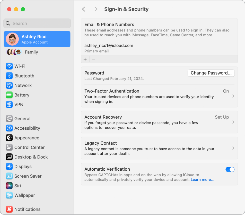 Секцията Password & Security (Парола и сигурност) на идентификатора Apple ID в System Settings (Системни настройки). От тук можете да настроите Account Recovery (Контакт за възстановяване) или Legacy Contact (Контакт за наследство).