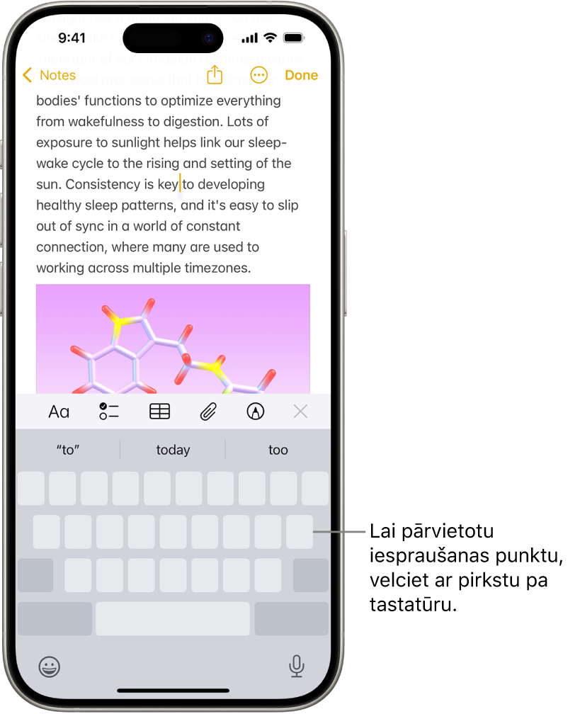 Lietotnē Notes ir atvērts dokuments. Ekrāna apakšējā daļā ir redzama ekrāna tastatūra, kas pārslēgta skārienpaliktņa režīmā.