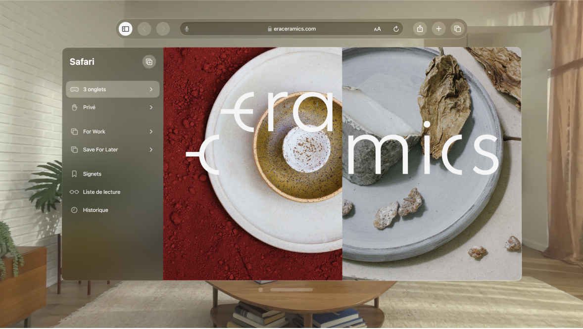 L’app Safari sur l’Apple Vision Pro, présentant un site web ouvert et la barre latérale.