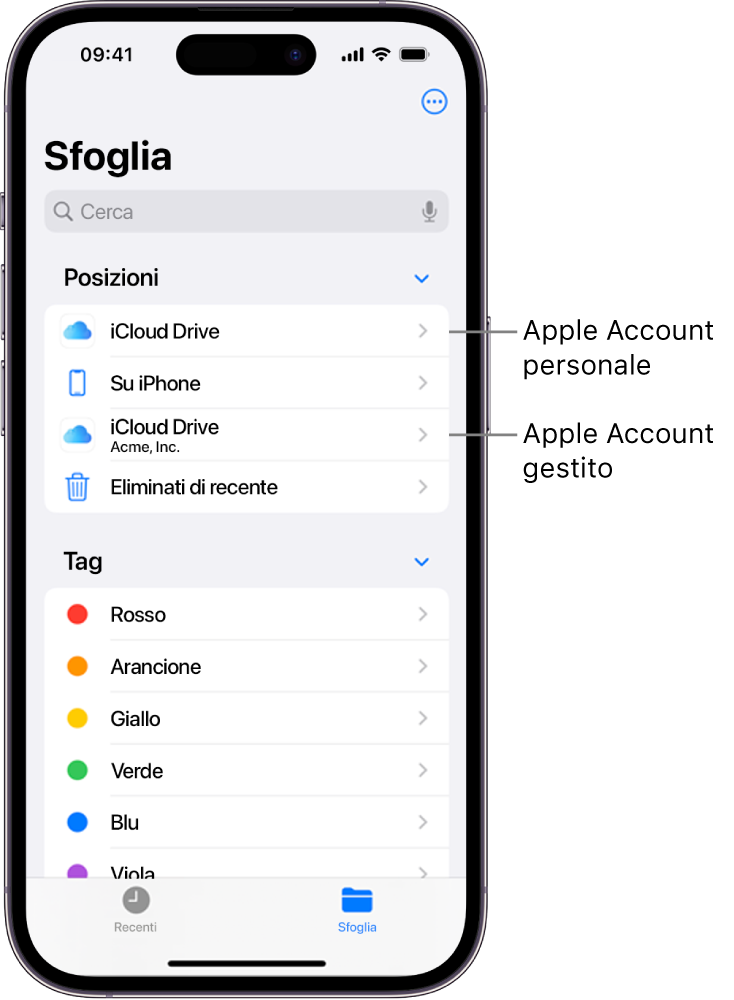 Una schermata di iPhone che mostra iCloud Drive per l’Apple Account personale di un utente e il suo Apple Account gestito.