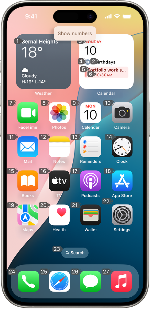 iPhone yang menampilkan angka di samping setiap item di Layar Utama. Di bagian atas layar, perintah Kontrol Suara “Tampilkan angka” ditampilkan.