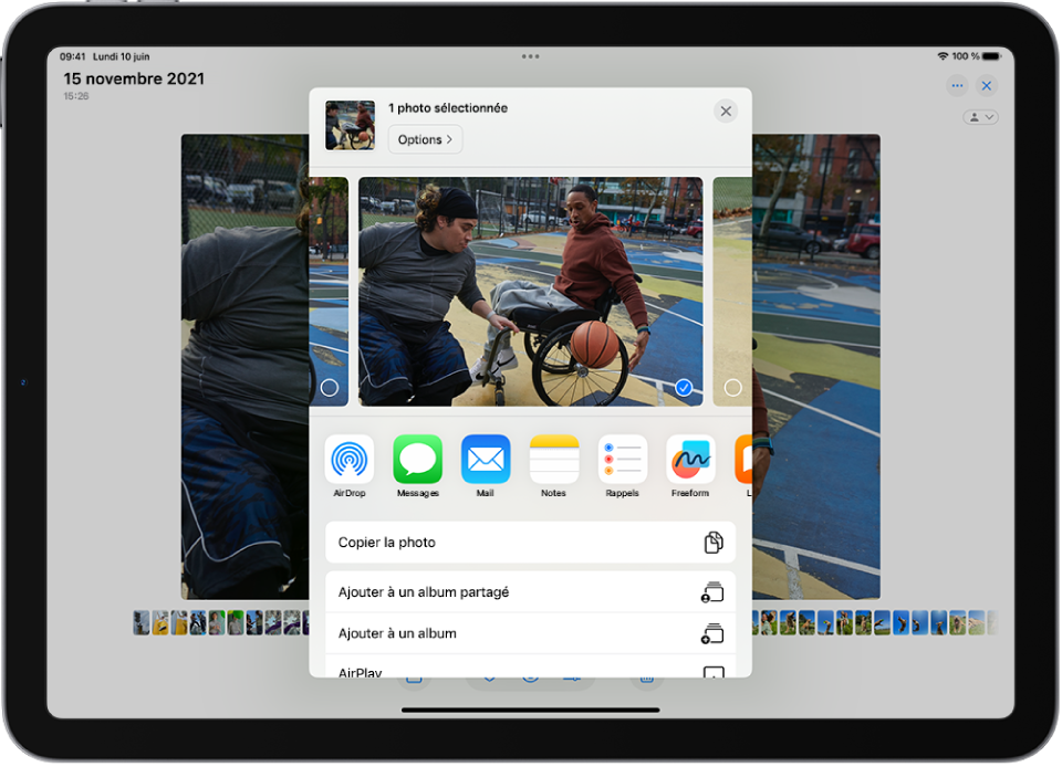 Une photo est ouverte dans l’app Photos et les options de partage sont affichées au milieu de l’écran.