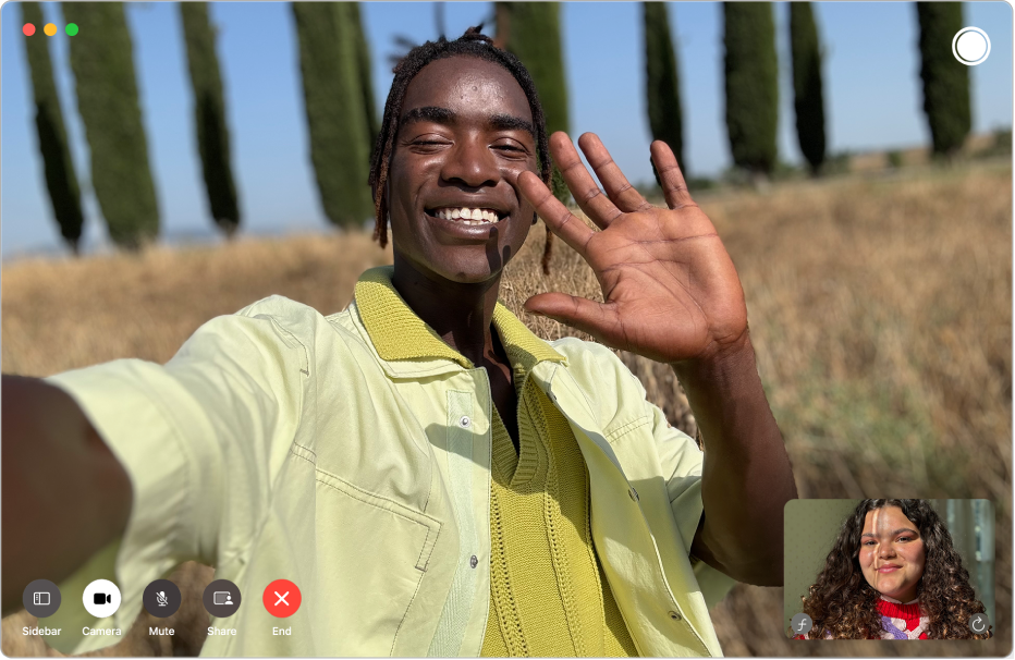 Tetingkap FaceTime semasa panggilan video satu ke satu. Orang yang memulakan panggilan ditunjukkan dalam jubin di penjuru kanan bawah dan peserta lain berada dalam bahagian utama tetingkap.