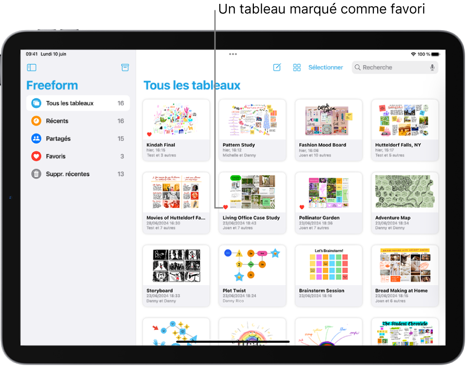 L’app Freeform est ouverte sur un iPad. L’option Tous les tableaux est sélectionnée dans la barre latérale et des vignettes de tableaux apparaissent à droite.