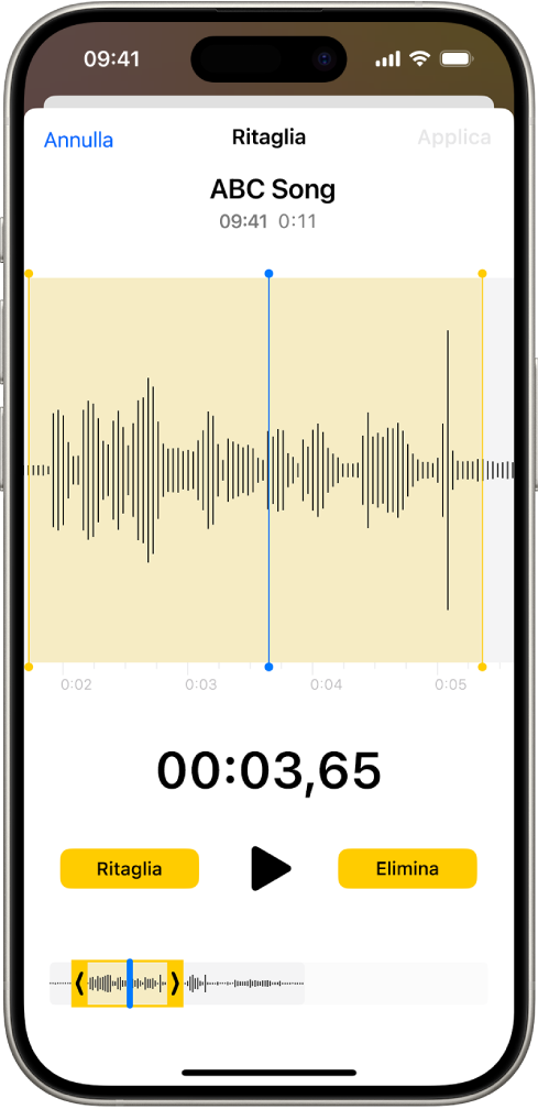 Una registrazione in fase di modifica, con una porzione della forma d’onda audio inclusa all’interno delle maniglie di ritaglio di colore giallo nella parte inferiore dello schermo. Sotto la forma d’onda sono presenti un pulsante Riproduci e un timer di registrazione. Le maniglie di ritaglio si trovano sotto il pulsante Riproduci. Su entrambi i lati del pulsante Riproduci sono presenti il pulsante Ritaglia per eliminare la parte della registrazione fuori della maniglie e il pulsante Elimina per eliminare la parte della registrazione all’interno delle maniglie.