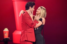 los angeles, california   may 16 l r chase stokes and madelyn cline accept the best kiss award for outer banks onstage during the 2021 mtv movie  tv awards at the hollywood palladium on may 16, 2021 in los angeles, california photo by kevin mazur2021 mtv movie and tv awardsgetty images for mtvviacomcbs