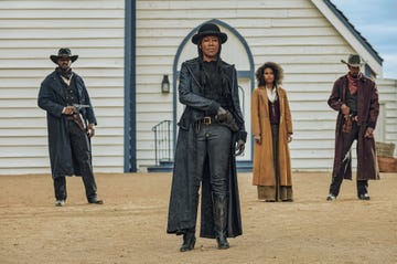 the harder they fall l to r jt holt as marys guard, regina king as trudy smith, zazie beetz as mary fields, justin clarke as marys guard in the harder they fall cr david lee netflix 2021