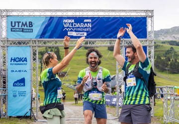 a group of people running