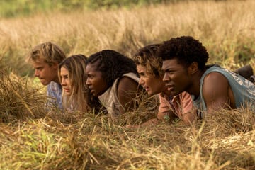 outer banks l to r rudy pankow as jj, madelyn cline as sarah cameron, carlacia grant as cleo, chase stokes as john b, jonathan daviss as pope in episode 301 of outer banks cr jackson lee davisnetflix © 2022