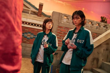 squid game kang sae byeok played by hoyeon jung and ji yeong played by lee yoo mi