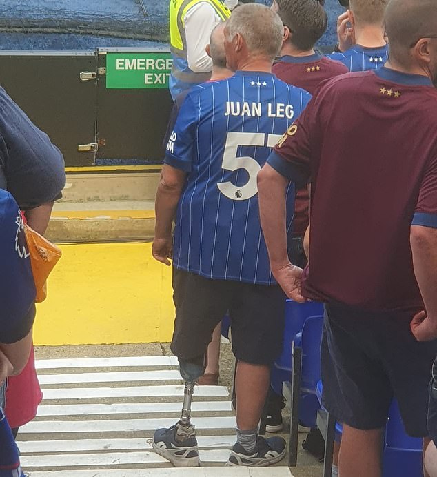 Football fans have hailed an Ipswich supporter for his humour by wearing a 'Juan Leg' shirt