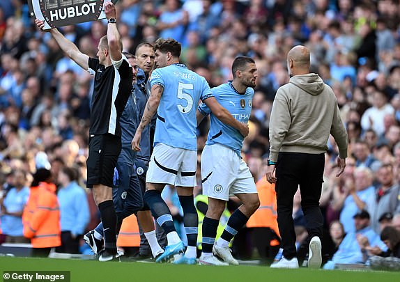 MANCHESTER, ENGLAND - AUGUST 24: Mateo Kovacic of Manchester City leaves the pitch as he is replaced by team mate John Stones during the Premier League match between Manchester City FC and Ipswich Town FC at Etihad Stadium on August 24, 2024 in Manchester, England. (Photo by Michael Regan/Getty Images)