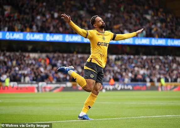 WOLVERHAMPTON, ENGLAND - AUGUST 25: Mattheus Cunha of Wolverhampton Wanderers celebrates scoring his team's first goal during the Premier League match between Wolverhampton Wanderers FC and Chelsea FC at Molineux on August 25, 2024 in Wolverhampton, England. (Photo by Jack Thomas - WWFC/Wolves via Getty Images)