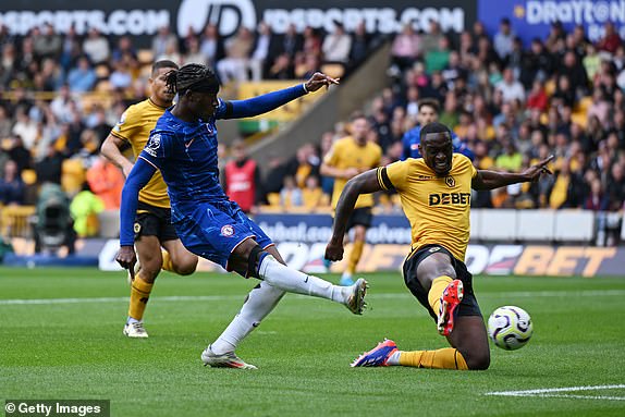 WOLVERHAMPTON, ENGLAND - AUGUST 25: Noni Madueke of Chelsea scores his team's fifth goal during the Premier League match between Wolverhampton Wanderers FC and Chelsea FC at Molineux on August 25, 2024 in Wolverhampton, England. (Photo by Shaun Botterill/Getty Images)